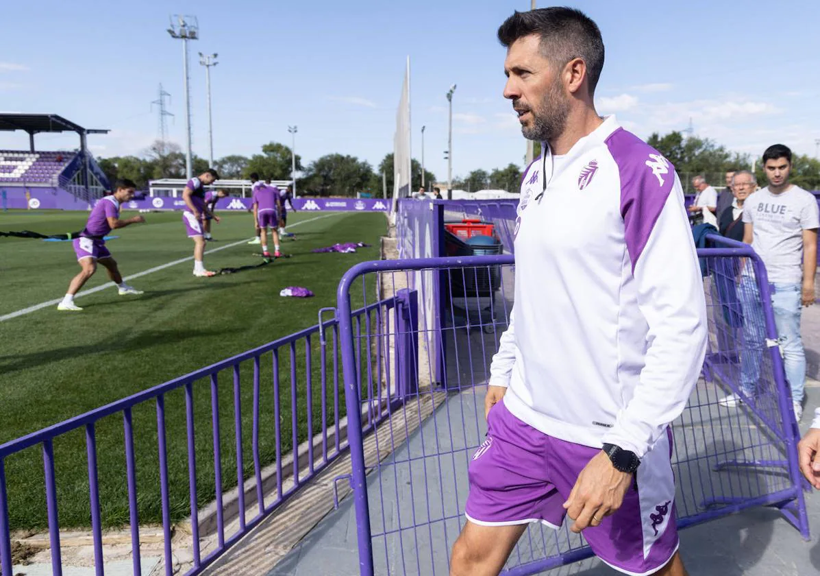 Paulo Pezzolano, En El Entrenamiento Del Real Valladolid: «¡Vamos ...